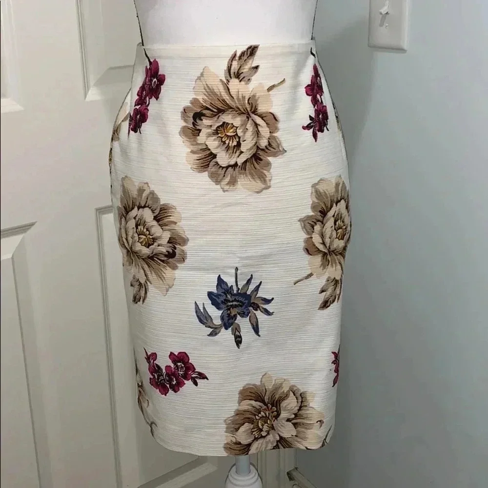 Ann Taylor Skirt Sz 8P Floral Print Lined